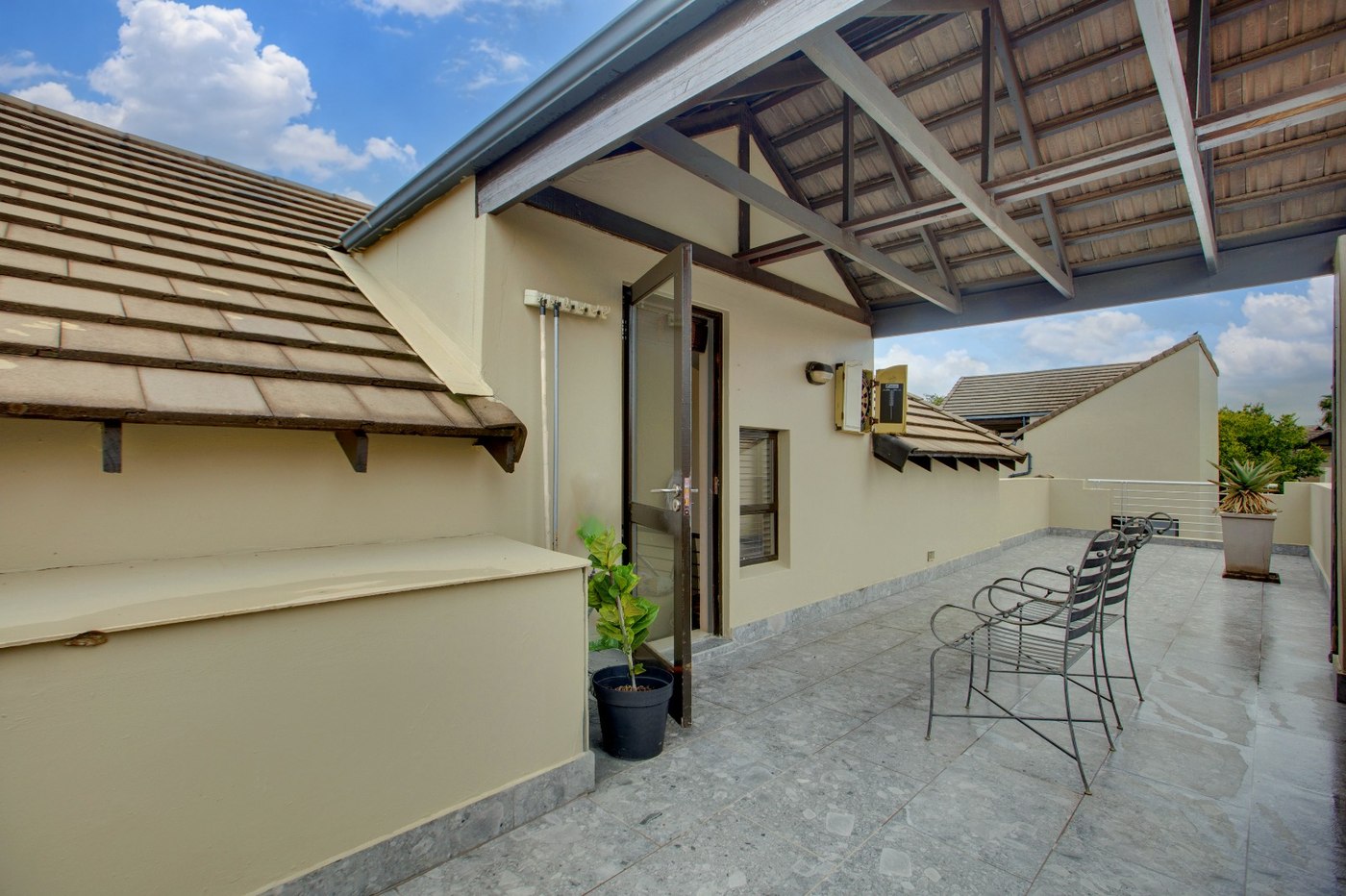 Entertainment terrace in a Pineslopes loft apartment